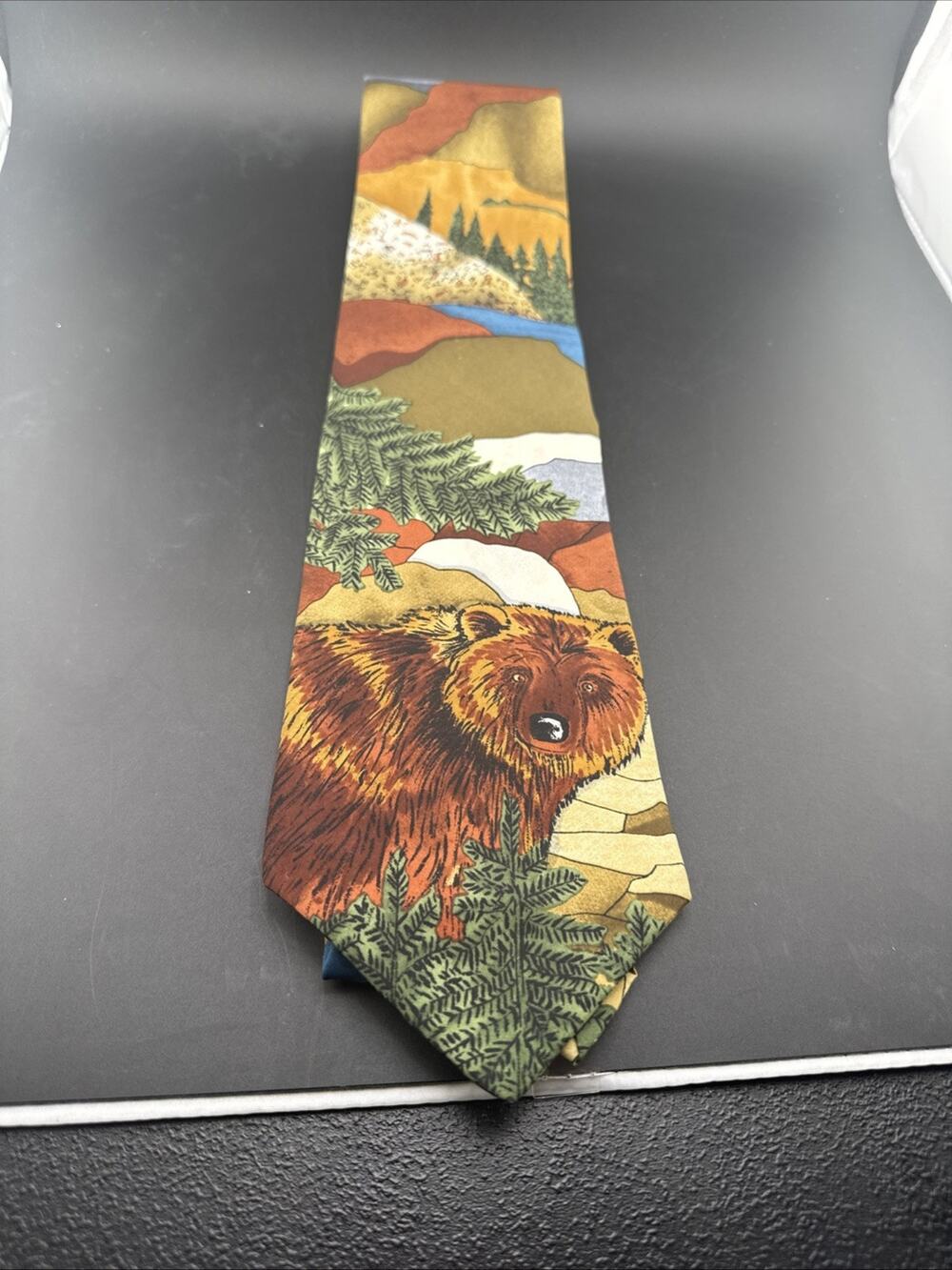 VINTAGE World Wildlife Fund (WWF) Grizzly Bear Men's Silk Necktie No. 117 - 1995